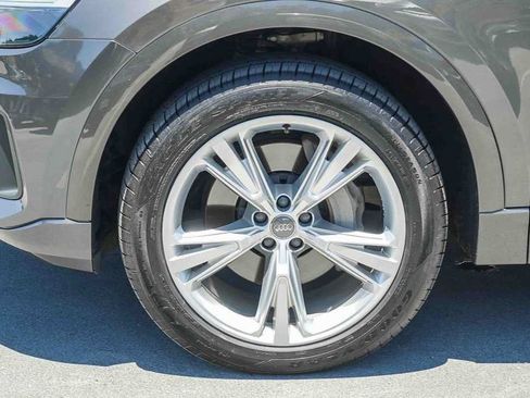 Used 2019 Audi Q8 Premium w/ Convenience Package AWD/4WD image 10