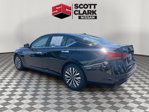 Used 2024 Nissan Altima 2.5 SV FWD image 4