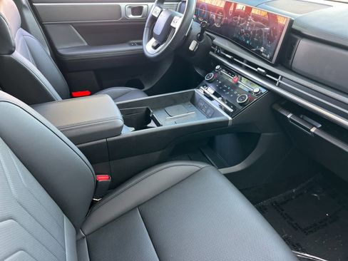 Certified 2025 Hyundai Santa Fe SEL image 17