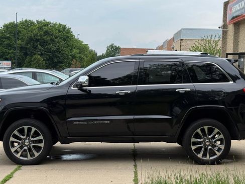 Used 2018 Jeep Grand Cherokee Overland AWD/4WD image 4
