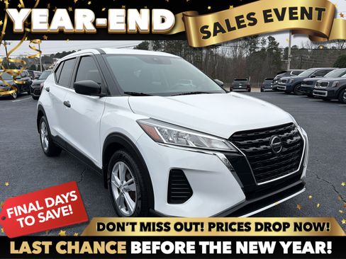 Used 2021 Nissan Kicks S image 1