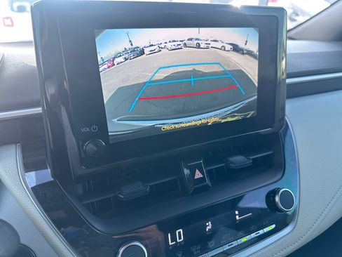 Used 2025 Toyota Corolla SE w/ Convenience Package FWD image 21