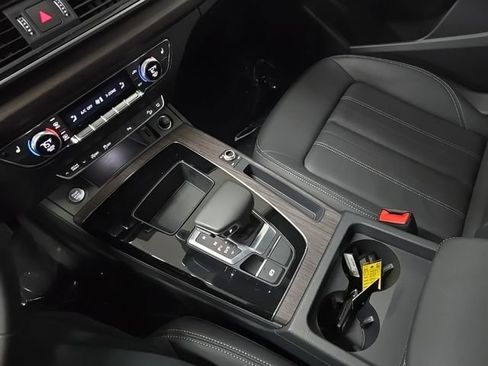 Used 2024 Audi Q5 2.0T Premium w/ Convenience Package image 27