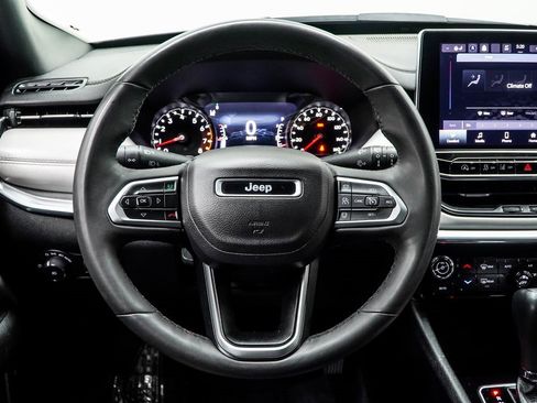 Used 2024 Jeep Compass Limited image 18