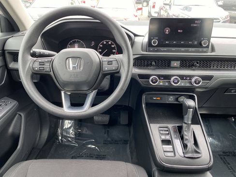 Used 2024 Honda CR-V LX image 9