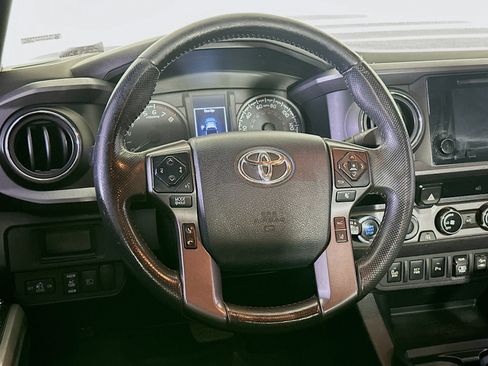 Used 2018 Toyota Tacoma TRD Sport w/ Technology Package AWD/4WD image 18