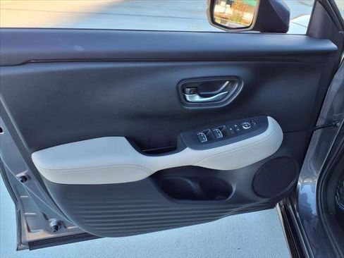 Used 2024 Honda HR-V EX-L image 11