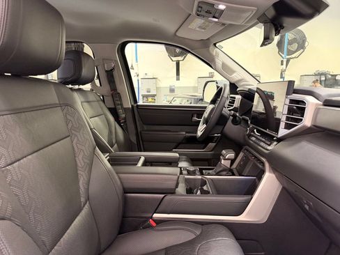 Used 2024 Toyota Tundra Limited AWD/4WD image 30