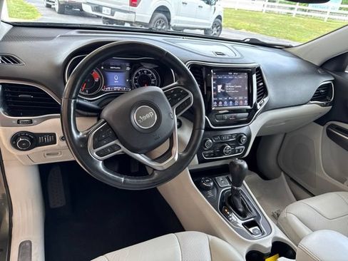 Used 2020 Jeep Cherokee Limited AWD/4WD image 15