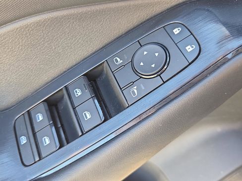 Used 2025 Nissan Rogue S image 30