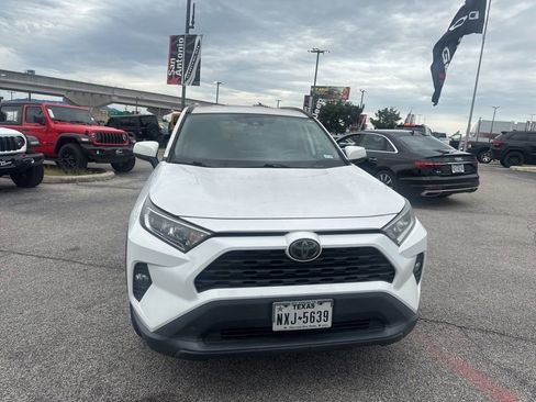 Used 2020 Toyota RAV4 XLE FWD image 7