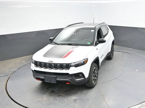 Used 2025 Jeep Compass Trailhawk AWD/4WD image 37