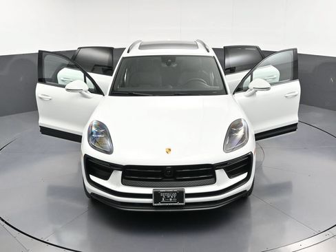 Certified 2026 Porsche Macan AWD/4WD image 33