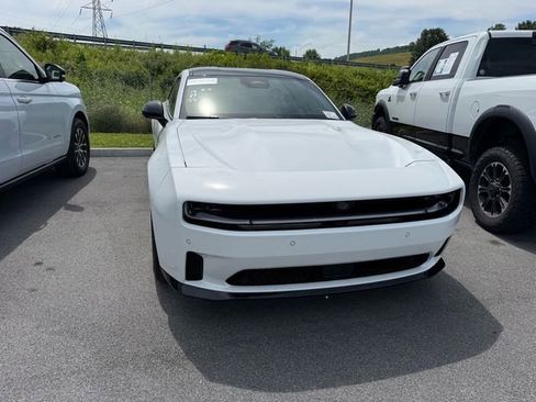 Used 2024 Dodge Charger Daytona R/T w/ Plus Group AWD/4WD image 9