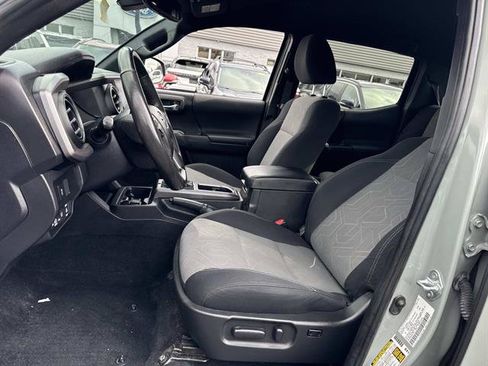 Used 2022 Toyota Tacoma TRD Sport AWD/4WD image 7