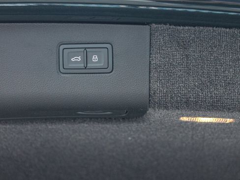 Certified 2024 Bentley Bentayga Extended Wheelbase AWD/4WD image 58