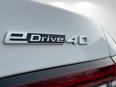 New 2026 BMW i5 eDrive40 RWD image 11