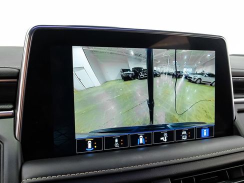 Used 2022 GMC Yukon XL SLT w/ SLT Premium Package image 24