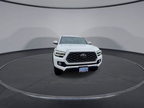 Certified 2023 Toyota Tacoma TRD Off-Road AWD/4WD image 3