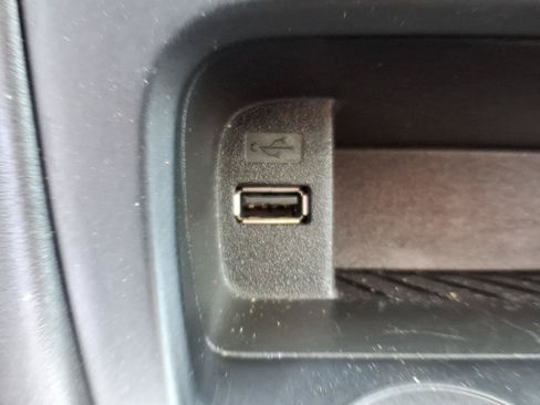 Used 2018 Ford Focus SE w/ Cold Weather Package FWD image 19