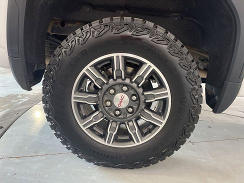 Used 2025 GMC Sierra 1500 AT4 AWD/4WD image 15