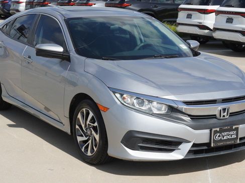 Used 2017 Honda Civic EX image 3