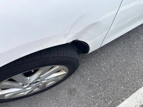 Used 2013 MAZDA MAZDA3 i Touring FWD image 3