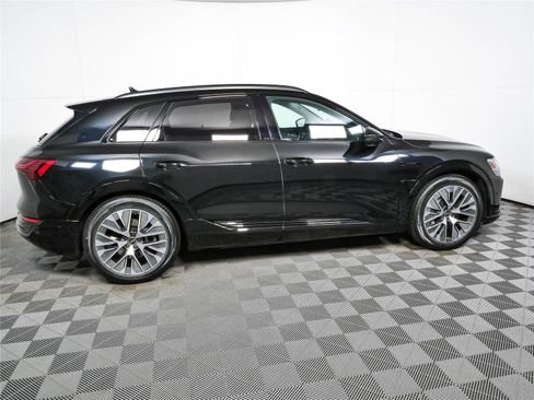 Used 2024 Audi Q8 e-tron Prestige w/ Prestige Package AWD/4WD image 2