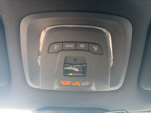 Certified 2025 Toyota Crown Signia AWD/4WD image 17