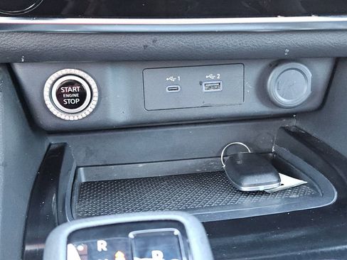 Used 2023 Nissan Rogue S image 29