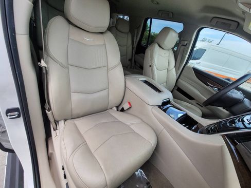 Used 2017 Cadillac Escalade 2WD image 28