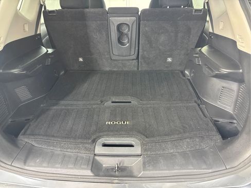 Used 2018 Nissan Rogue SV AWD/4WD image 16