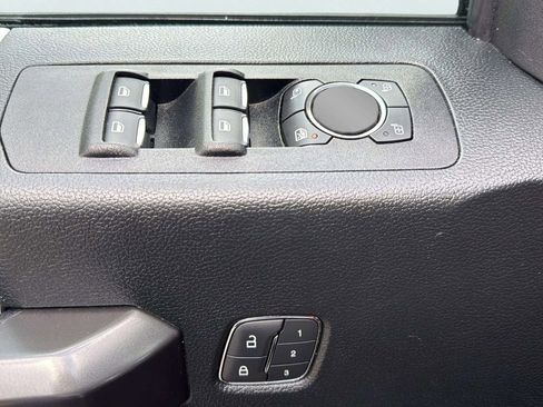 Used 2019 Ford F150 Lariat w/ Equipment Group 502A Luxury AWD/4WD image 12