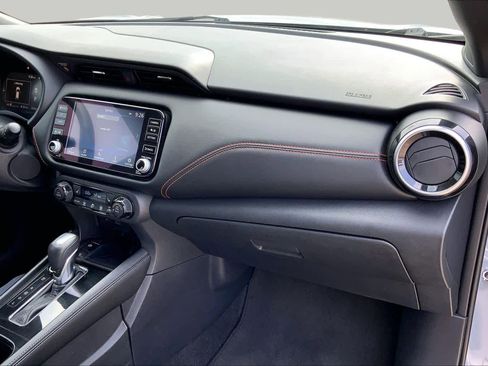 Used 2024 Nissan Kicks SR w/ SR Premium Package FWD image 17