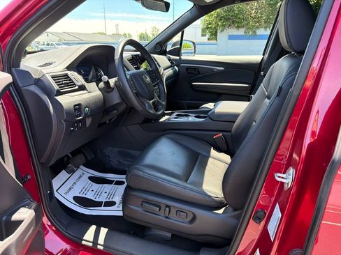 Certified 2025 Honda Passport EX-L image 17