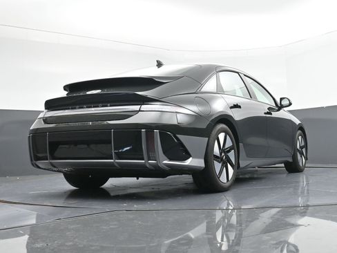 Used 2024 Hyundai Ioniq 6 SEL RWD image 30