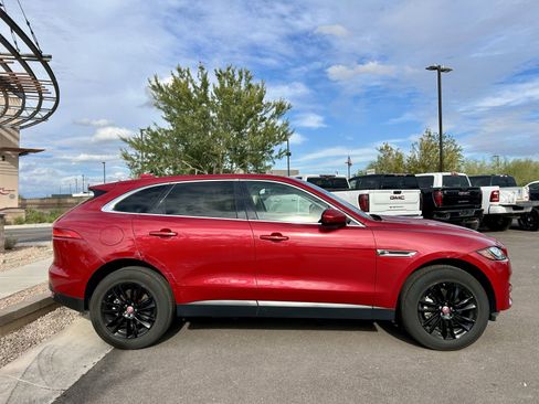 Used 2018 Jaguar F-PACE Prestige image 2