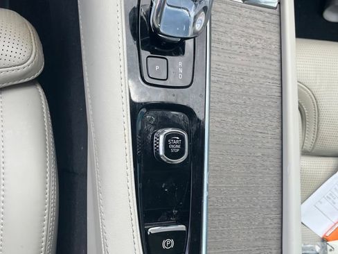 Certified 2023 Volvo XC90 B6 Ultimate w/ Protection Package Premier AWD/4WD image 12