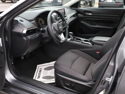 Used 2024 Nissan Altima 2.5 SV image 9