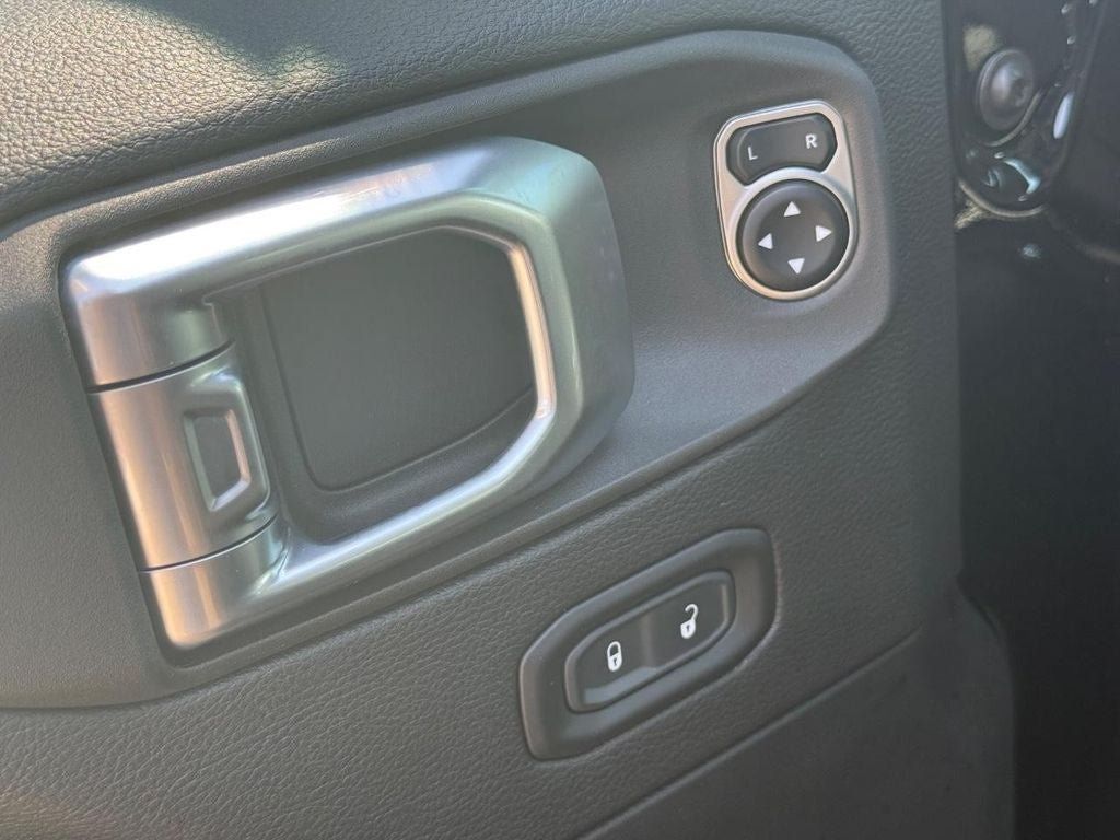 Used 2021 Jeep Gladiator Overland w/ Uconnect 4C Nav & Sound Group AWD/4WD image 22