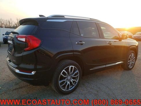 Used 2024 GMC Terrain Denali w/ Denali Premium Package AWD/4WD image 4