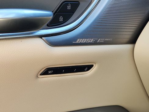 Used 2021 Cadillac XT5 Premium Luxury image 33