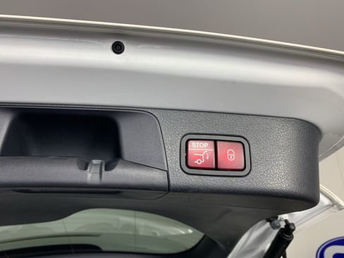 Used 2022 Mercedes-Benz GLB 250 4MATIC w/ Premium Package Lite image 37