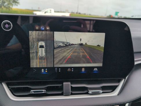 Used 2026 Chevrolet Equinox LT w/ Safety and Technology Package FWD image 15