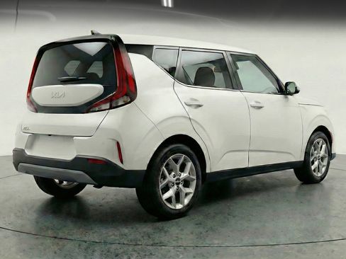 Used 2025 Kia Soul LX w/ LX Technology Package image 9