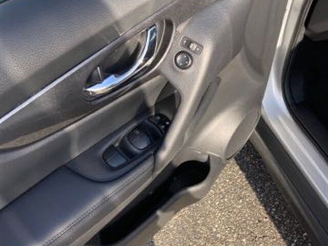 Used 2019 Nissan Rogue SV FWD image 8