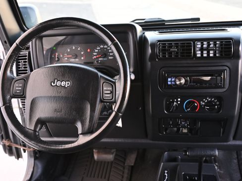 Used 2005 Jeep Wrangler Unlimited w/ Security Group AWD/4WD image 15