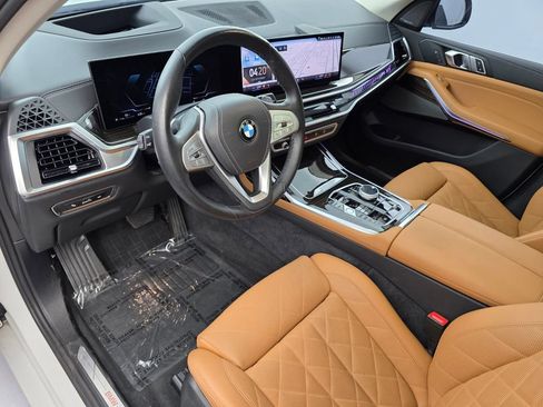Used 2025 BMW X7 xDrive40i w/ Premium Package AWD/4WD image 11