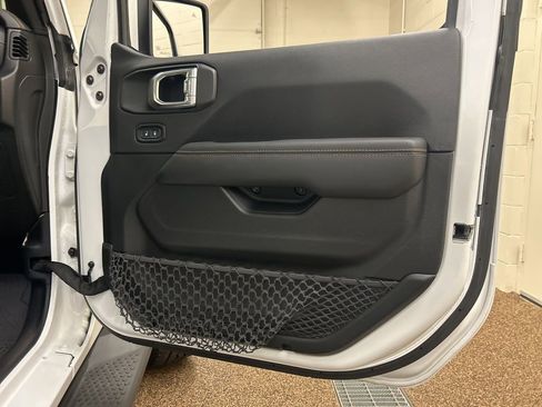 Used 2021 Jeep Wrangler Unlimited Sahara image 16