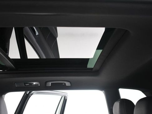 Used 2022 Volkswagen Tiguan SE R-Line image 37